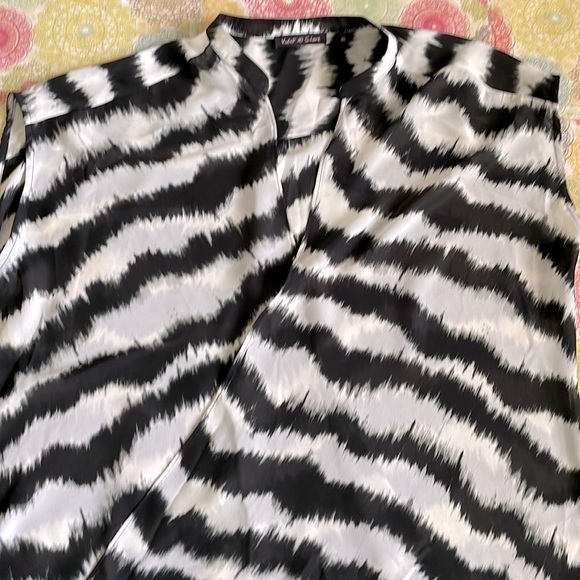 Violet & Claire Zebra Print Bubble Style Top - Picture 2 of 7